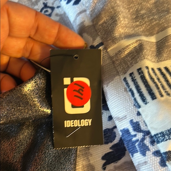 Ideology Silver Sleeveless Crop Tank Top - Picture 4 of 5